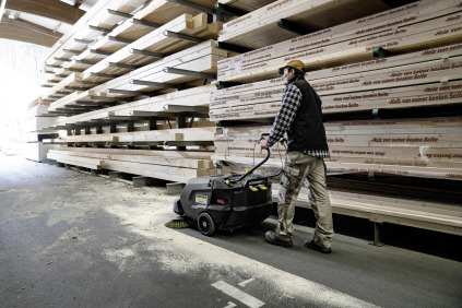 Hos Pema Teknik ved vi alt om fejemaskiner. Vi tilbyder et bredt udvalg af forskellige typer særligt fra mærket Kärcher, som er en af de mest velrenommerede producenter på markedet. Fra vores base i Esbjerg,  sælger vi fejemaskiner til firmaer og private i  hele Jylland og på Fyn. Vi står altid klar med et godt tilbud, det kunne eksempelvis være på en god brugt fejemaskine fra Kärcher.